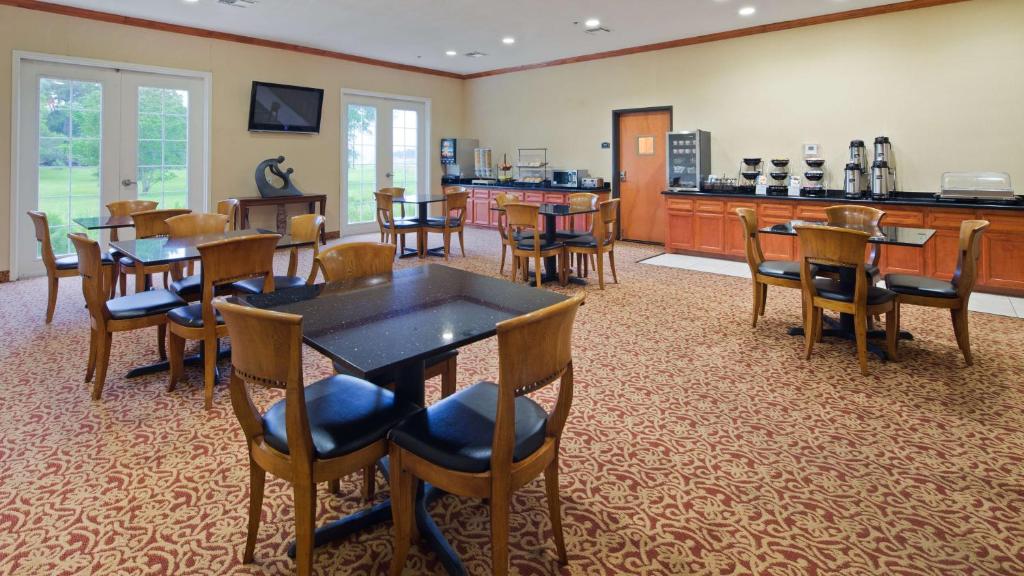 Best Western Inn & Suites Cleveland